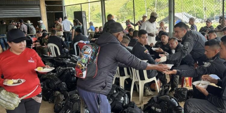 Colombia inicia liberación de los 29 uniformados secuestrados