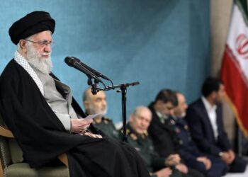 Líder supremo de Irán rechaza propuesta de diálogo de Donald Trump sobre su programa nuclear