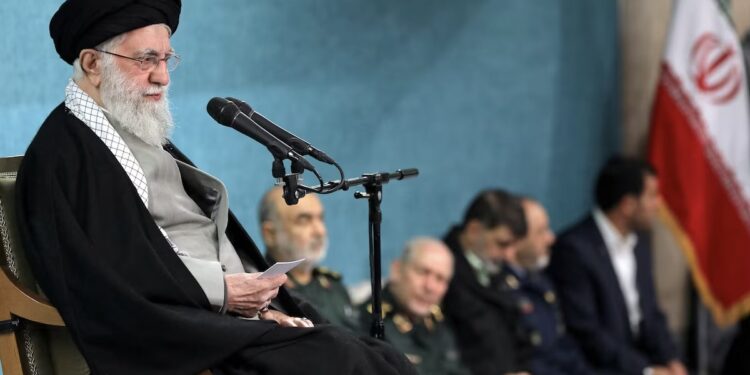 Líder supremo de Irán rechaza propuesta de diálogo de Donald Trump sobre su programa nuclear