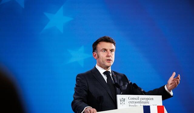 Macron convoca a los jefes militares de países que se implicarían en una paz en Ucrania