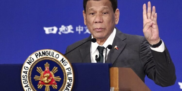 Detienen a expresidente de Filipinas, acusado por la CPI de delitos de lesa humanidad
