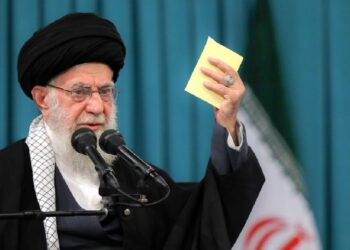 Líder supremo de Irán asegura que la invitación de Trump a negociar es «un engaño»