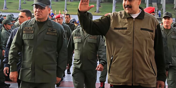 Organizaciones militares acusan a Maduro y Padrino de crímenes de lesa humanidad en la CPI