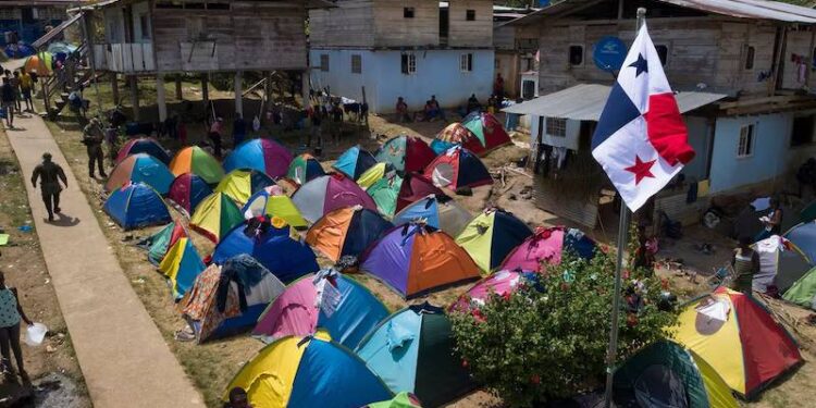 Panamá crea permiso para regularizar a extranjeros con más de un año en el país