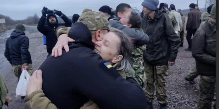 Ucrania y Rusia intercambian 350 prisioneros de guerra