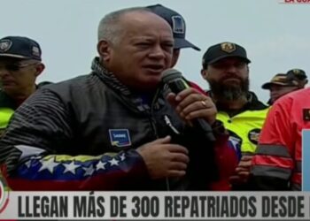 Alexander Granko acompañó a Diosdado Cabello a recibir a migrantes repatriados de México