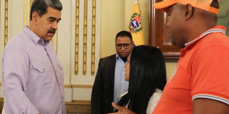 Maduro se reunió con familiares de venezolanos detenidos en El Salvador y EEUU