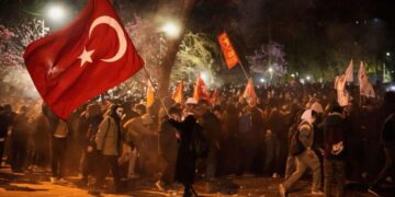 Protestas contra el alcalde opositor de Estambul en Turquía dejan más de 300 detenidos