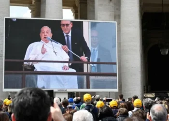 Papa Francisco fue dado de alta y reaparece en público tras 38 días de hospitalización