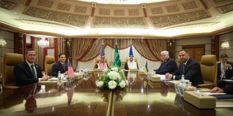 Ucrania y EEUU se reúnen en Riad para negociar treguas parciales