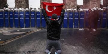 Más de 1.100 detenidos en Turquía en 5 días de protestas por el arresto del principal líder opositor a Erdogan