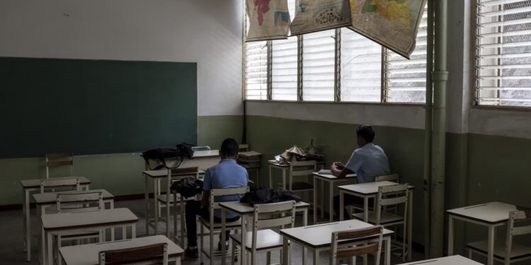 Escuelas públicas no se sumarán al racionamiento eléctrico del régimen de Maduro