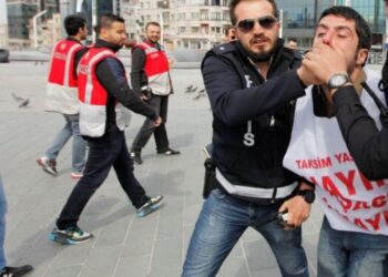 Liberados siete periodistas turcos detenidos por cubrir las protestas en Estambul