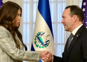 EEUU y El Salvador firman acuerdo para el intercambio de antecedentes de fugitivos