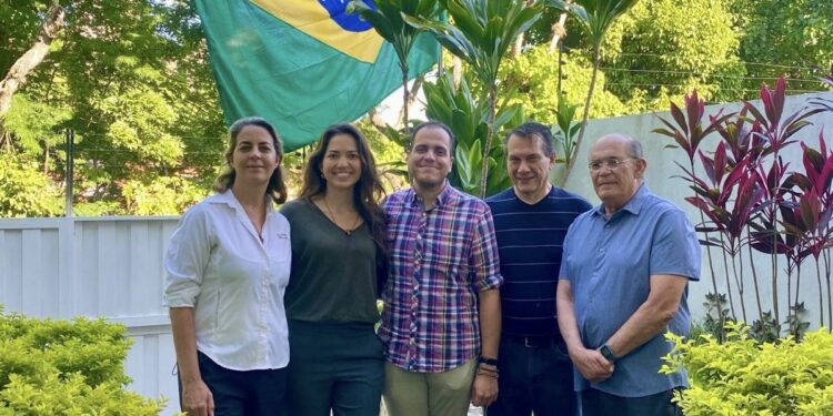 EEUU y Argentina reafirmaron apoyo a cinco asilados en su embajada en Caracas