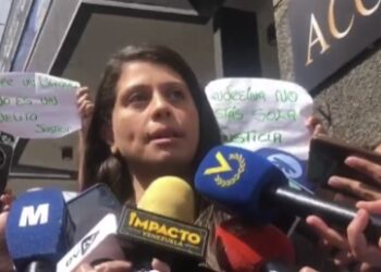 Andreina Baduel denuncia dos meses de la suspensión de visitas de su hermanos en El Rodeo I