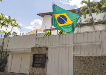 María Corina reiteró pedido de salvoconductos para asilados en la embajada argentina