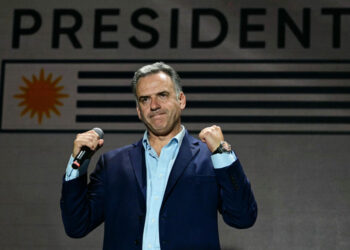 Yamandú Orsi tomó posesión como el nuevo presidente de Uruguay