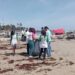 Voluntarios recogen 394,5 kilos de plástico en una playa en La Guaira