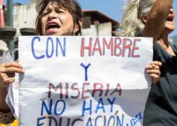 Profesores y trabajadores universitarios se movilizan para exigir salarios dignos en el país