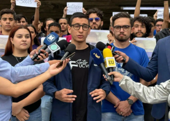 Universitarios rechazan el proceso de reforma de la Constitución impulsado por el chavismo