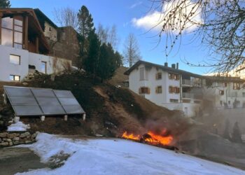 Tres personas mueren al estrellarse una avioneta en una zona residencial del sur de Suiza