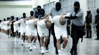 Chavismo exige “acceso inmediato a la información” sobre migrantes deportados desde EEUU a El Salvador