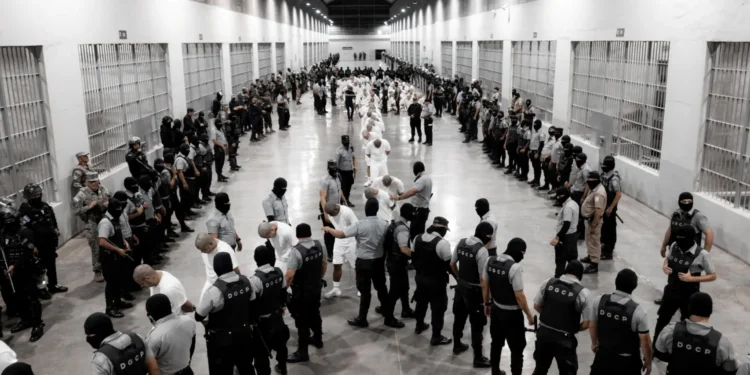 Corte de Apelaciones de EEUU mantiene el bloqueo temporal a las deportaciones de venezolanos en virtud de la Ley de Enemigos Extranjeros