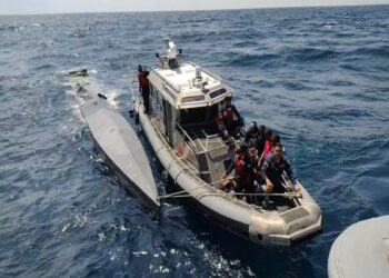 La Armada colombiana incauta más de media tonelada de cocaína y captura a tres venezolanos