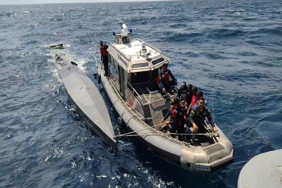 La Armada colombiana incauta más de media tonelada de cocaína y captura a tres venezolanos