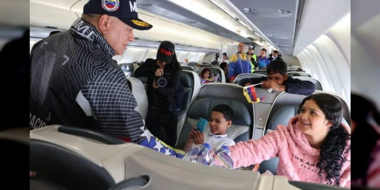 Diosdado afirma que «ni uno» de los 919 repatriados desde febrero es del Tren de Aragua