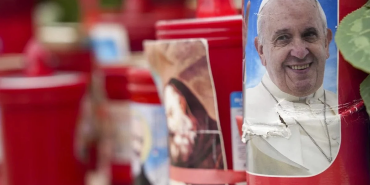 Vaticano: La situación clínica del Papa sigue siendo estacionaria en un cuadro complejo
