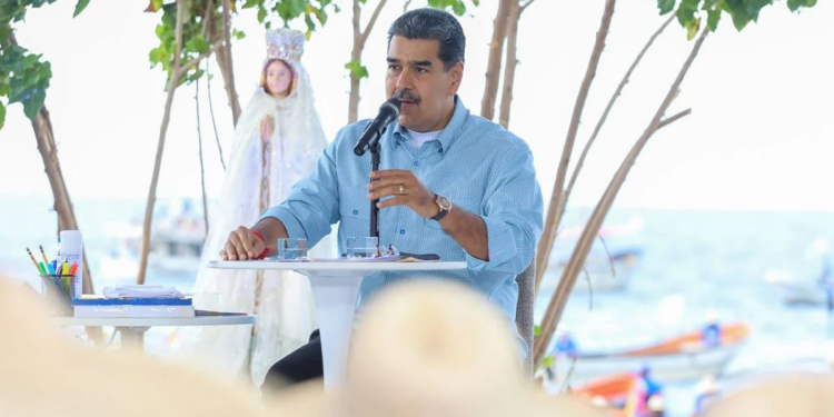 Maduro confirmó pacto con Rusia en áreas de defensa militar y económica