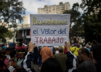 Venezuela cumple tres años sin aumento salarial mientras la crisis de agudiza