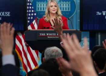 La Casa Blanca afirma que orden judicial para no deportar a venezolanos a El Salvador carece de base legal