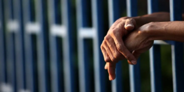 Detenida en Aragua una pareja que obligaba a su hijo a fumar (Video)