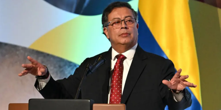 Petro sobre revocatoria de la licencia de EE. UU. a Chevron: «Regresan Venezuela a la pobreza»