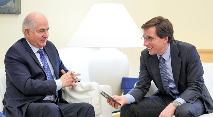 Alcalde de Madrid felicitó a María Corina Machado por premio Clara Campoamor en una videollamada