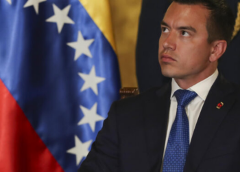 Presidente de Ecuador califica de «berrinche» la postura de Maduro sobre venezolanos deportados de EEUU
