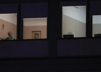 El Vaticano confirma estabilidad del papa Francisco tras complicación pulmonar