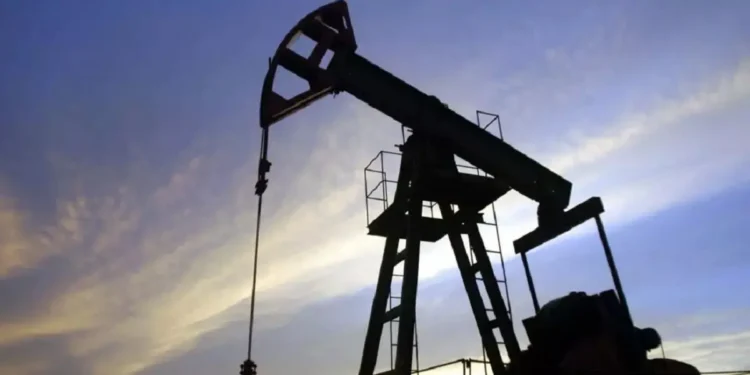 Reuters: El petróleo subirá por tercera semana consecutiva por la presión de Venezuela e Irán