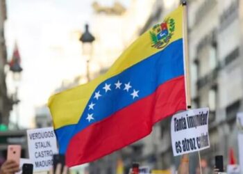 Diecinueve jóvenes beisbolistas venezolanos viajaron a España para participar en un evento deportivo y ahora están solicitando asilo en ese país