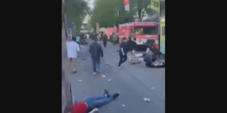 Nueve personas mueren en un atropello masivo en Vancouver, Canadá (Imágenes)