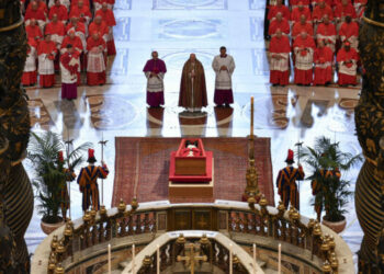 El Vaticano baraja ampliar la despedida del papa Francisco después de medianoche por «alta afluencia»