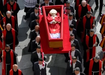 El féretro del papa Francisco fue trasladado a la Basílica de San Pedro