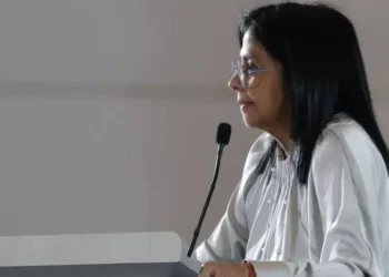 Delcy Rodríguez rechaza estimaciones del FMI y lo acusa de «agresión económica» contra Venezuela