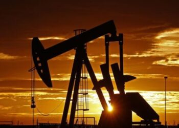 El petróleo de Texas cae 3,54% alerta por impacto de las tensiones arancelarias EEUU-China