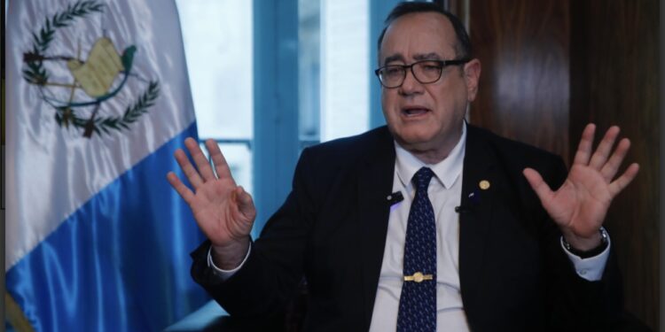 Reino Unido sanciona al expresidente de Guatemala Alejandro Giammattei por corrupción