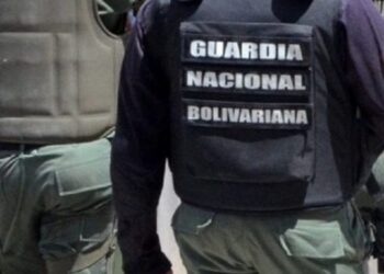 Funcionarios de la GNB detuvieron, torturaron y extorsionaron a un mototaxista en Guárico para no vincularlo con el Tren del Llano