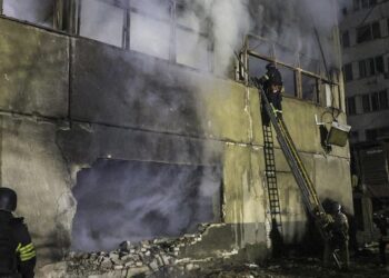 Rusia atacó la ciudad natal de Zelenski en Ucrania dejando al menos 16 muertos